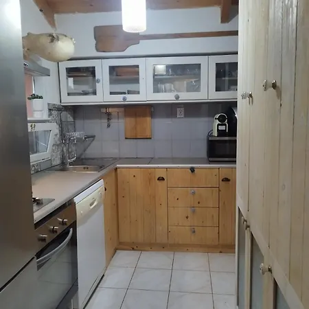 Jenoa, Sealight House Ájosz Nikólaosz
