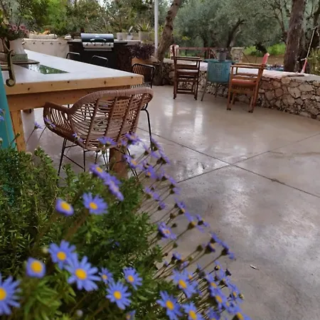 Iliopetra בית נופש *